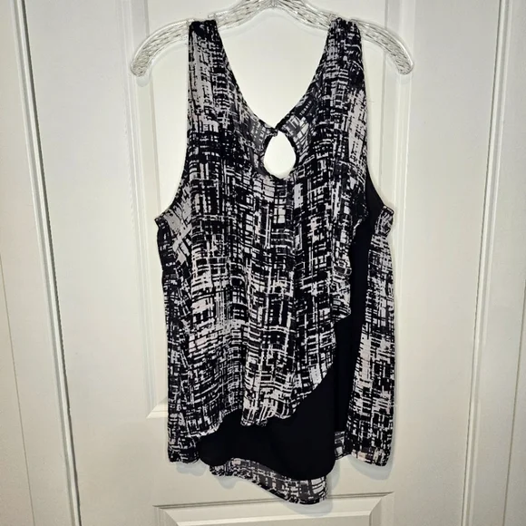 Torrid 2X Abstract Keyhole Layered Tank Blouse Plus Size Flowy Top - Picture 2 of 12